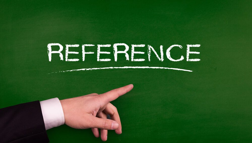 Översta bilden med en hand som pekar på texten: Referens